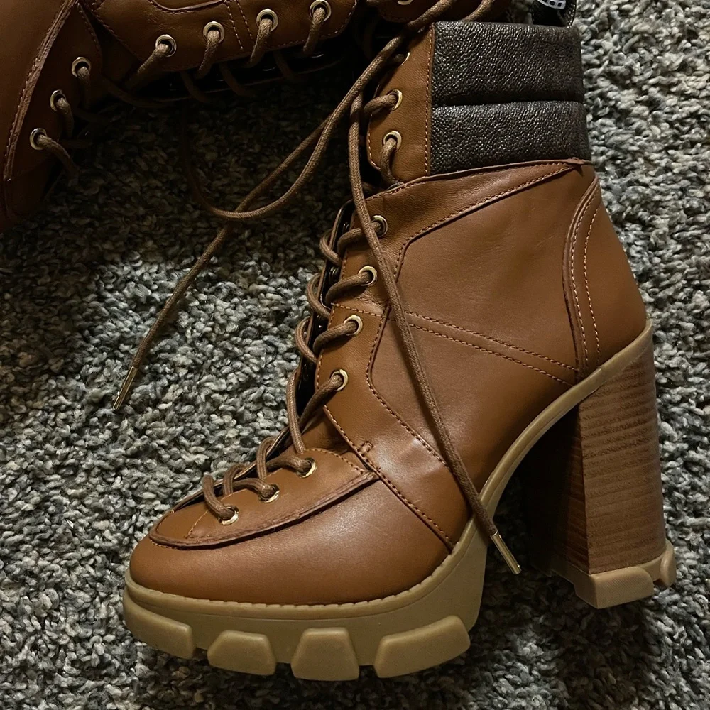 MICHEAL Micheal Kors Ridley Logo Print Lace-Up Bootie - Picture 8 of 9
